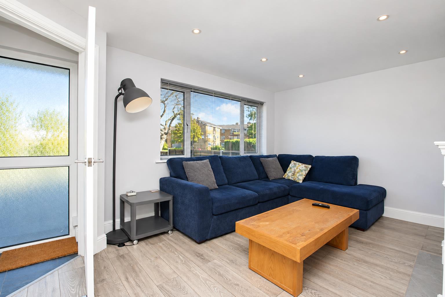 2 bed property in Warwick Road, Milton Keynes